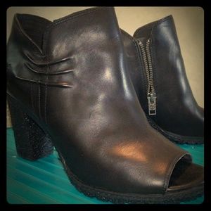 Timberland women's black peeptoe booties size 9